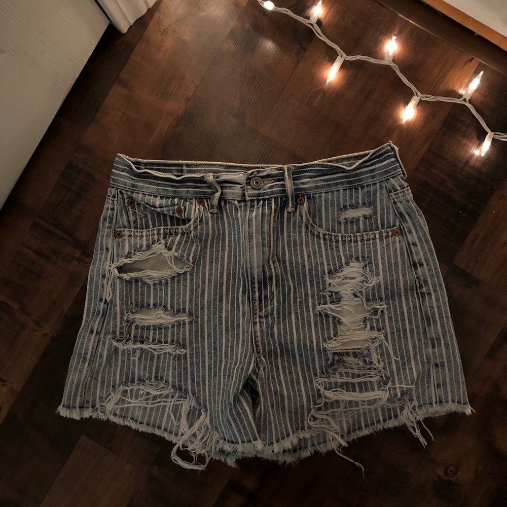AE 90s Boyfriend Short